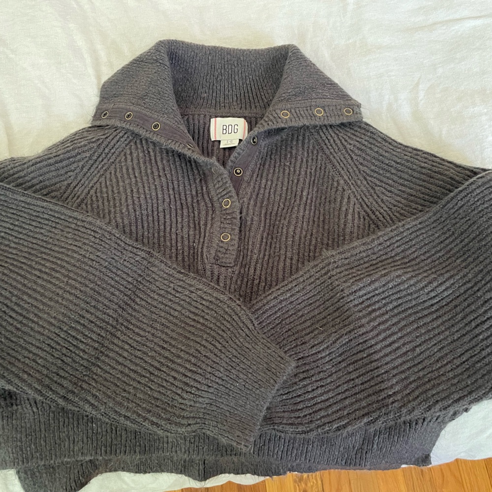 URBAN OUTFITTERS GRAY PULLOVER SWEATER